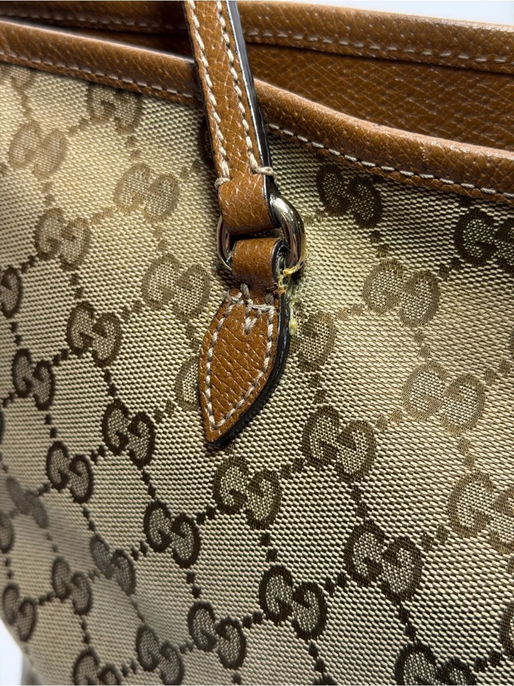Gucci Brown GG Supreme Canvas Tote strap reenforced
